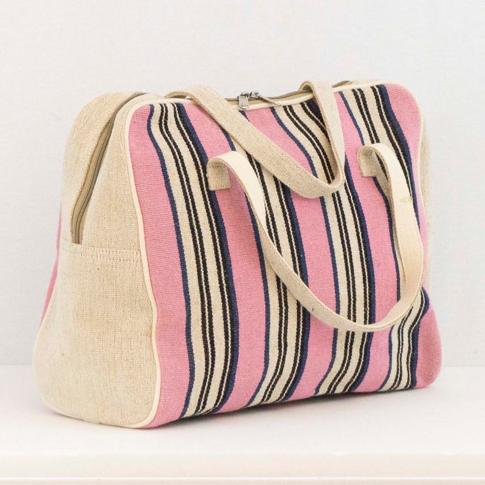 Bag with woven handle/zipper overnite traveler